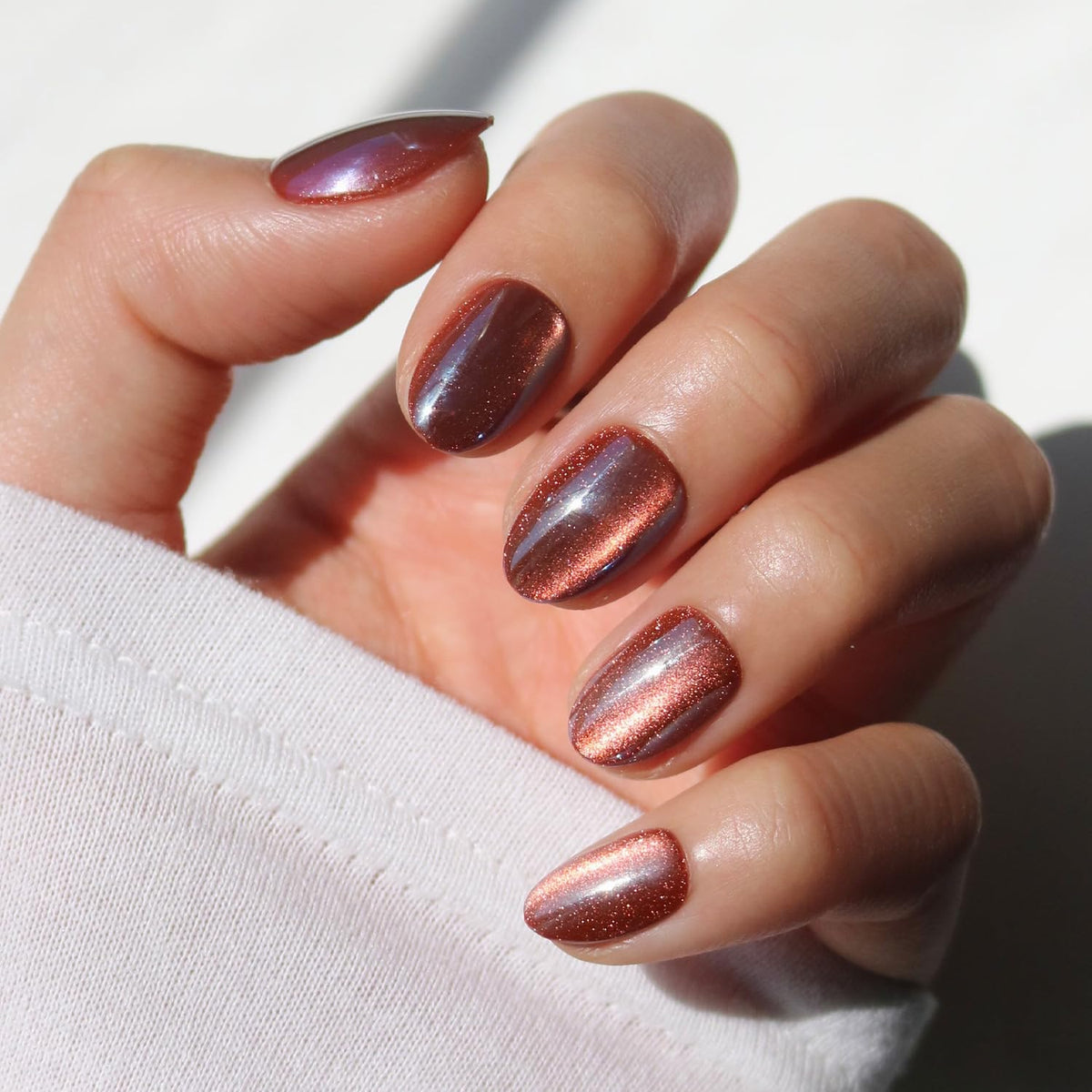 Glamnetic Press On Nails, Short Oval Magnetic, Fake Nails 30pc Nail Kit | Copper press on nails: Magnetic Moscow. Full kit. Cat-eye magnetic effect. Wear fake nails up to 2 weeks.